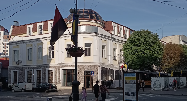 Унікальна будівля на Проскурівській, 15. Історія ресторану «Слон»