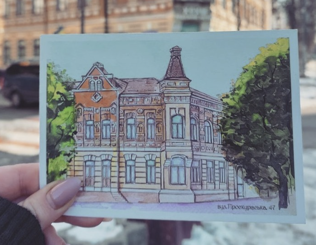 Історичні будинки Хмельницького на листівках. Як Юлія Трімасова популяризує архітектурну спадщину міста? 